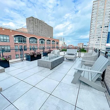 Mccormick Place 2Br-2Ba With Optional Parking, Patio, Gym Access For 6 Guests