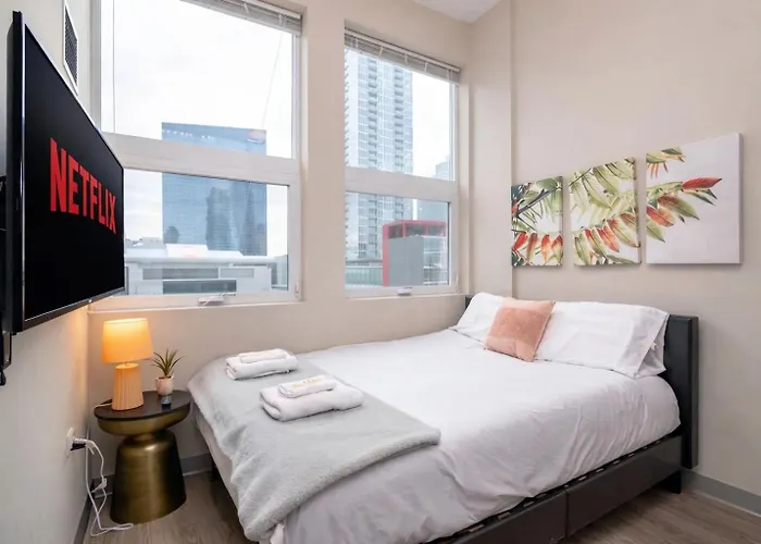 Modern 2br In South Loop Near Soldier Field, Grant Park, Downtown, & Lakefront Trail