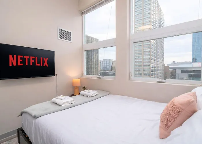 Modern 2br In South Loop Near Soldier Field, Grant Park, Downtown, & Lakefront Trail