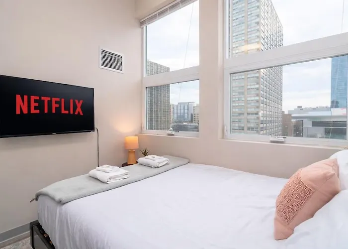 Modern 2br In South Loop Near Soldier Field, Grant Park, Downtown, & Lakefront Trail *