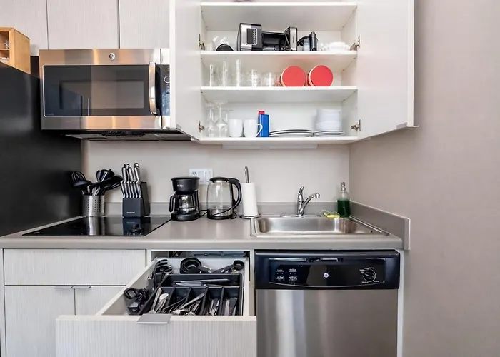 Modern 2br In South Loop Near Soldier Field, Grant Park, Downtown, & Lakefront Trail *